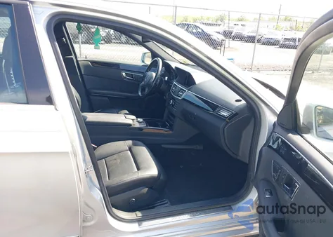 2010 Mercedes-Benz E 350 4Matic z USA, uszkodzony, nr VIN WDDHF8HB9AA248660